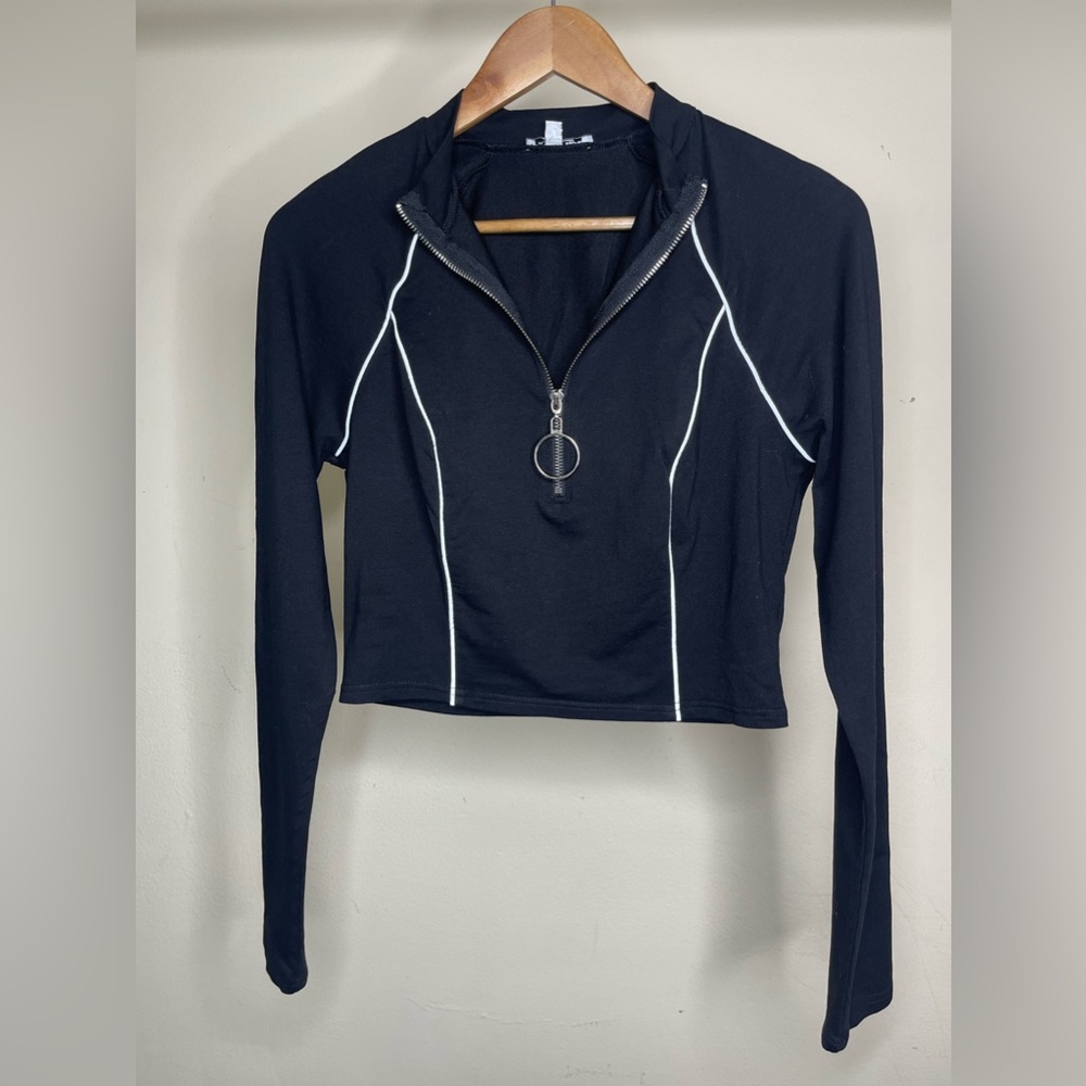 Fashion Nova long sleeve crop top